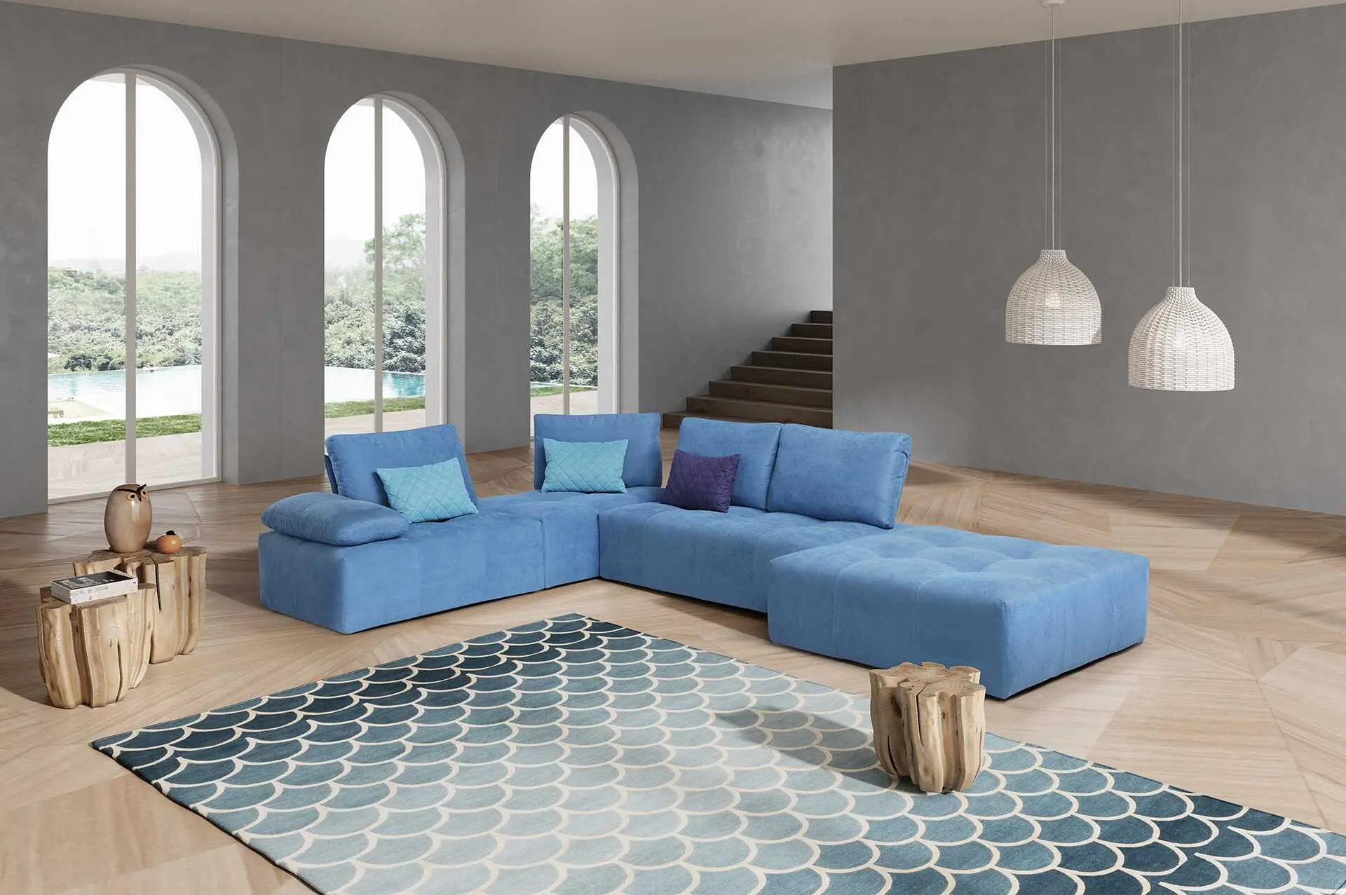 Divano modulare Rubik azzurro, composto ad angolo con pouf e cuscini, in un salone con finestre ad arco